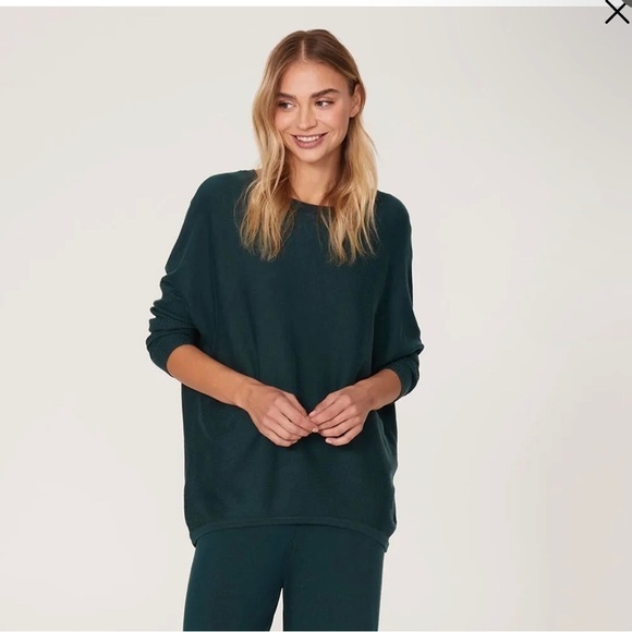 Natori Sweaters - Natori Osaka Sweater in dark green oversized Medium. EUC